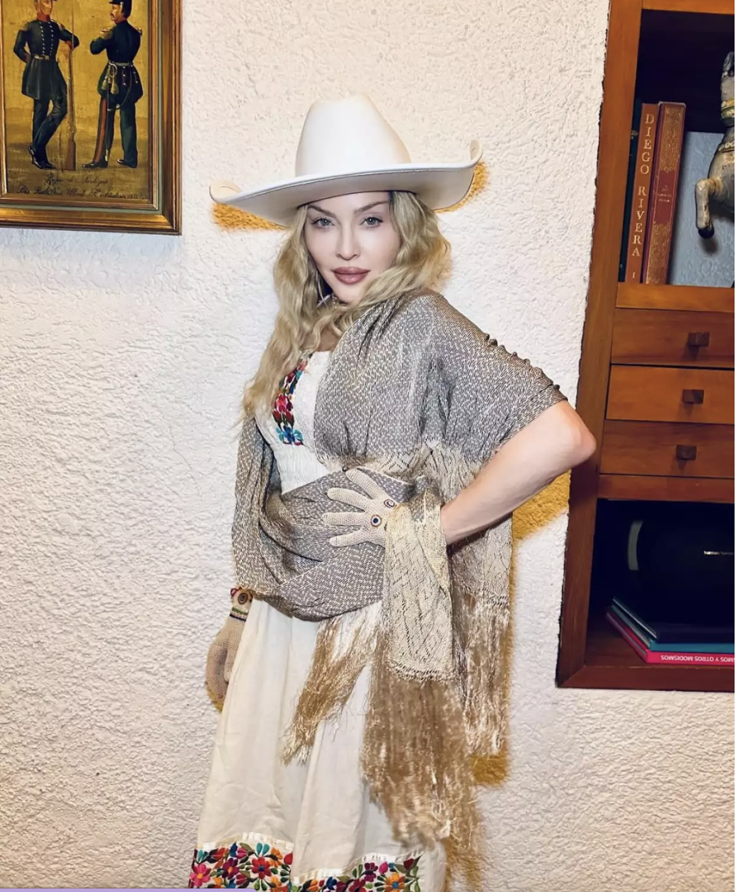 El Museo Frida Kahlo Desmiente a Madonna: Prendas de Frida Kahlo no fueron probadas por la cantante Captura-de-Pantalla-2024-05-21-a-las-21.07.10