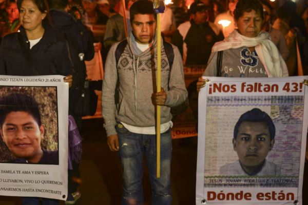 A 10 años de Ayotzinapa: El compromiso incumplido de AMLO y las críticas a los defensores del caso Imagen página web
