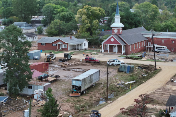 Helene arrasa con un pueblo de montaña, dejando destrucción y esperanza entre los escombros Imagen página web