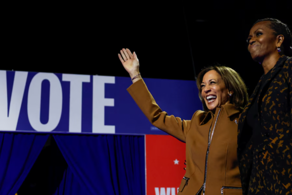 Kamala Harris y Michelle Obama advierten en Michigan sobre los riesgos de un regreso de Trump Imagen página web