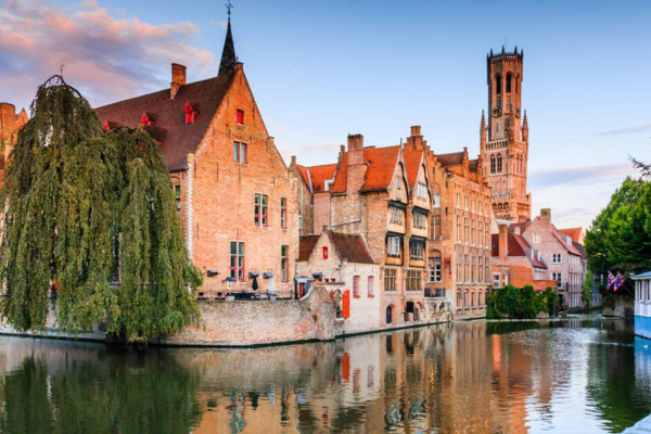 Brujas: Descubre la Magia de la Venecia del Norte en un Viaje que Nunca Olvidarás Imagen página web