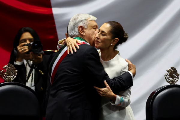 Claudia Sheinbaum despide a AMLO con emotivo mensaje en su investidura presidencial Imagen página web