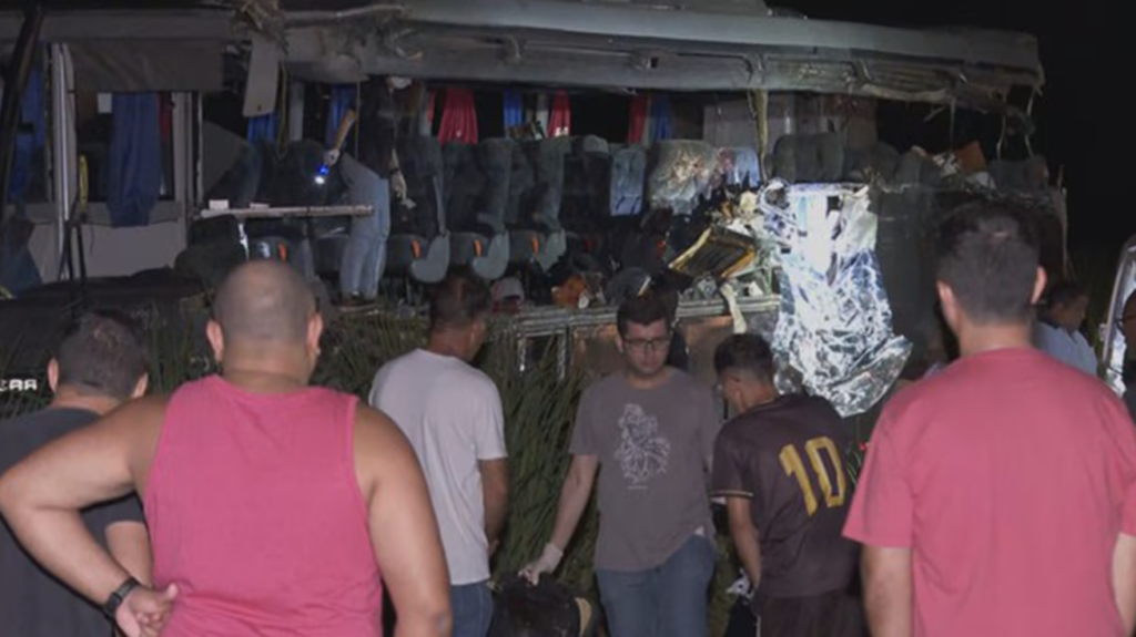 Fatal choque entre autobús y camión deja 12 muertos y 19 heridos en San Pablo