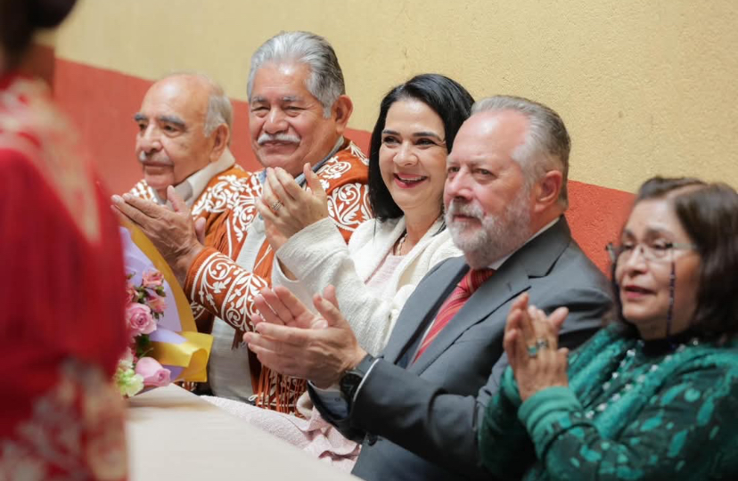 Recibe Mónica Villarreal Reconocimiento de la Comunidad Tamaulipeca en la CDMX IMG_0970