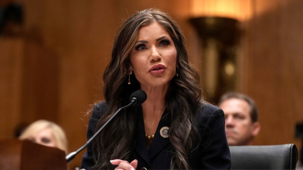 La secretaria de Seguridad Nacional de EE. UU., Kristi Noem