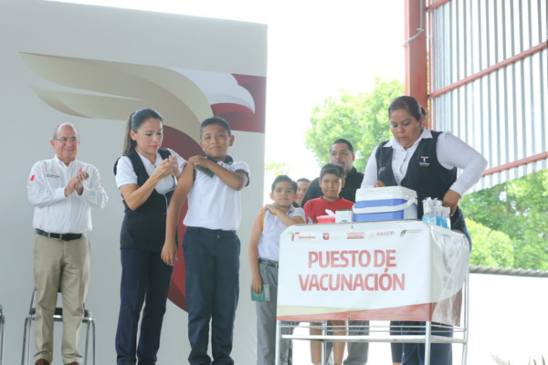 El gobernador Américo Villarreal Anaya puso en marcha una campaña de vacunación escolar