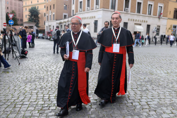 Cardenales se preparan para el cónclave en el Vaticano
