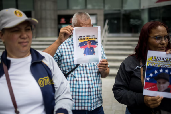 Familiares de presos políticos protestan en Caracas frente a la sede de la ONU