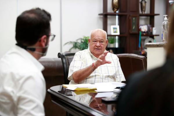 Víctor Castro, gobernador de Baja California Sur