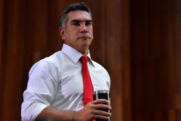 “Que haga chistes en su casa” Alejandro Moreno arremete contra Noroña Alejandro Moreno