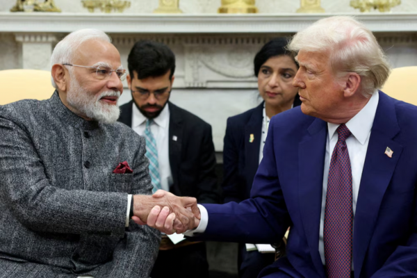 EEUU amenaza con subir aranceles a India por comprar petróleo ruso El presidente de Estados Unidos, Donald Trump, y el primer ministro indio, Narendra Modi