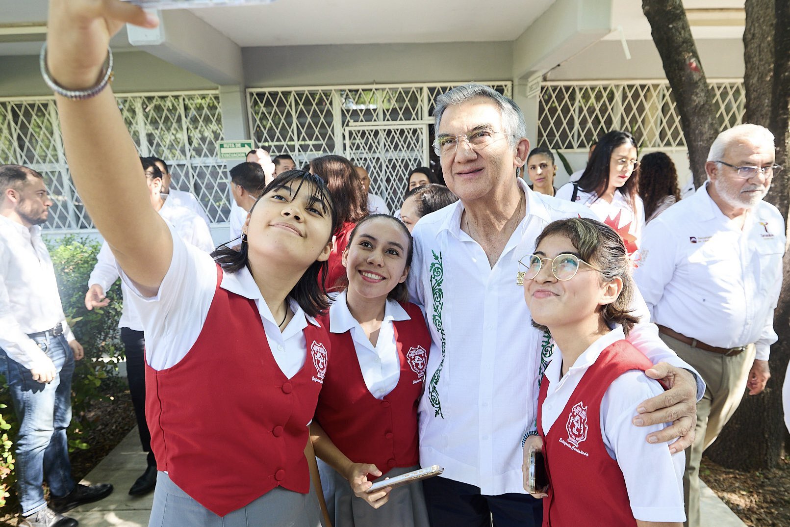 Inauguran gimnasio en Escuela Normal de Tamaulipas G1d8eStXcAAEk0L