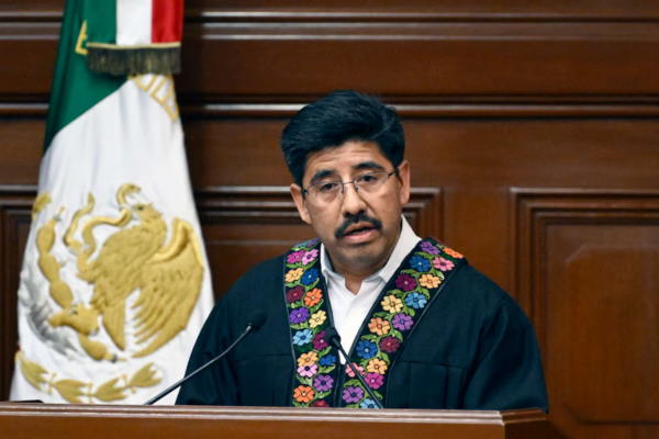 Corte elimina privilegios y ajusta salarios Hugo Aguilar Ortiz, ministro presidente de la Corte