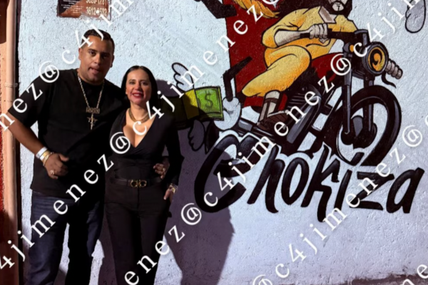 Sandra Cuevas rompe el silencio sobre su relación con el líder de La Chokiza Sandra Cuevas explicó su relación con el líder de La Chokiza