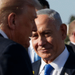 Donald Trump y Benjamín Netanyahu en el aeropuerto internacional de Israel