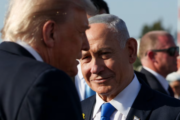 Donald Trump y Benjamín Netanyahu en el aeropuerto internacional de Israel