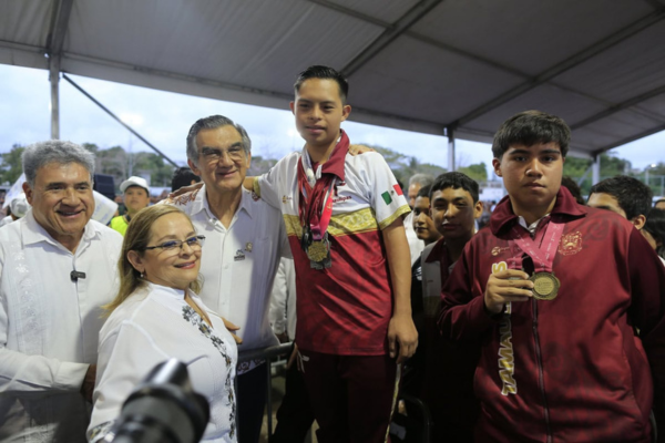 Supervisa Américo Villarreal proyectos productivos y deportivos en el sur de Tamaulipas