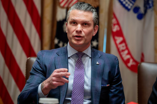 El secretario de Defensa Pete Hegseth