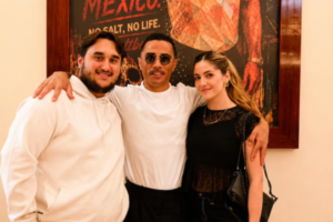 Hijo menor de AMLO genera polémica por visita a restaurante de lujo