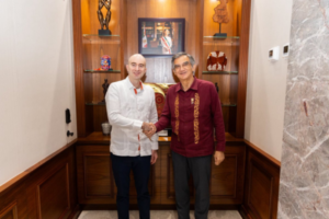 Américo Villarreal recibe a Carlos Torres en Tamaulipas