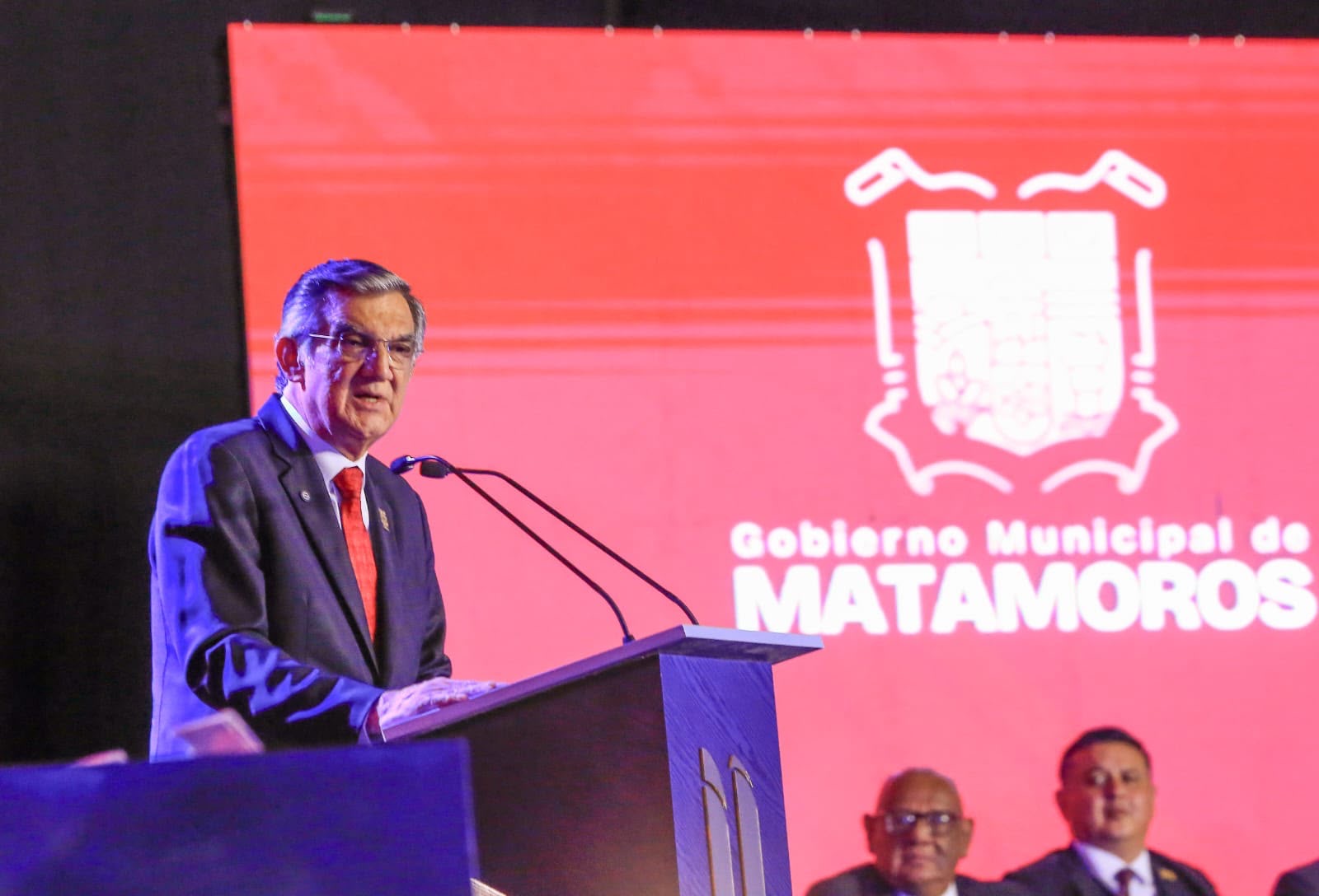 Américo Villarreal durante un informe municipal en Matamoros