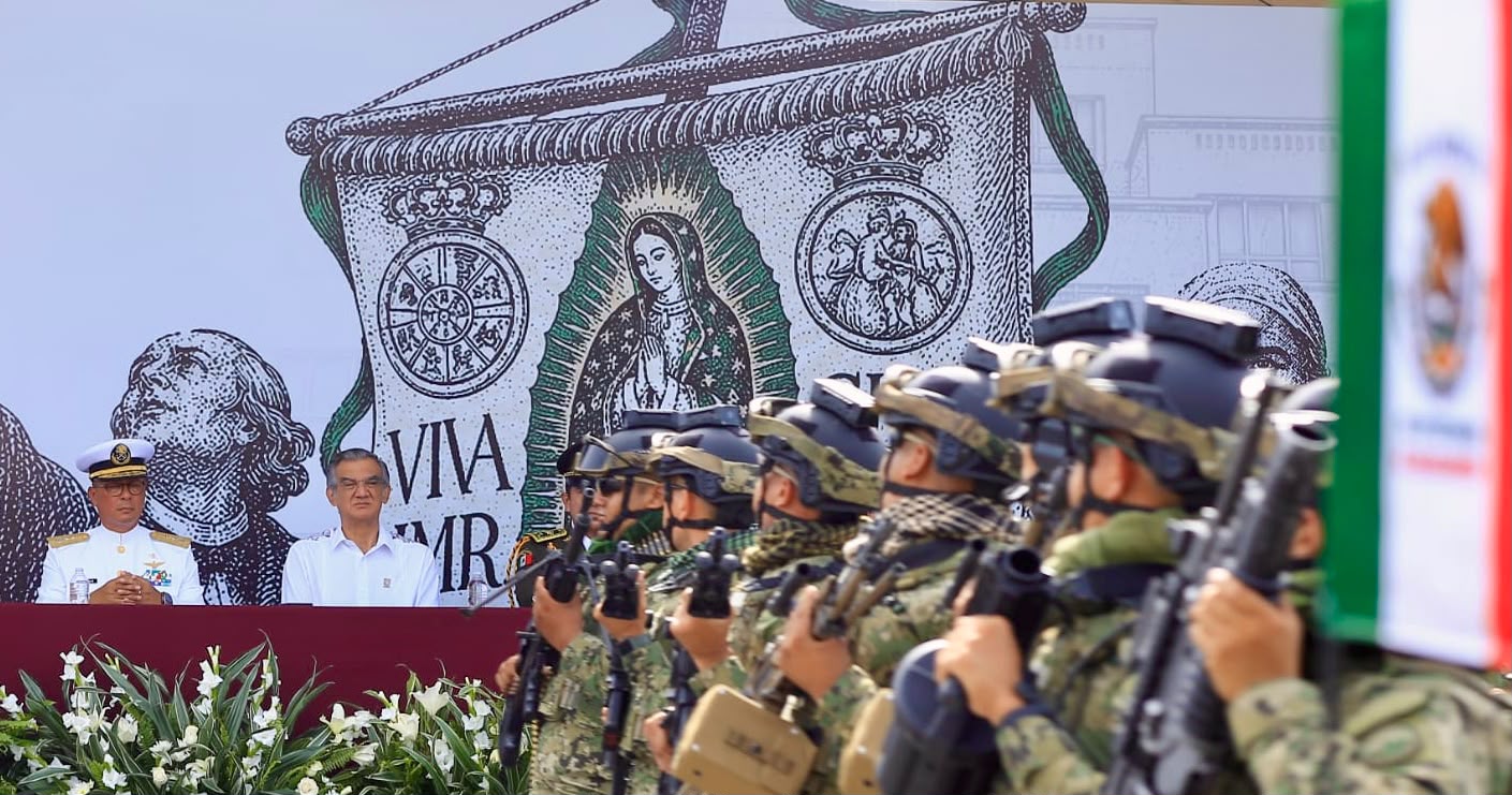 Elementos de las Fuerzas Armadas desfilan ante el gobernador Américo Villarreal