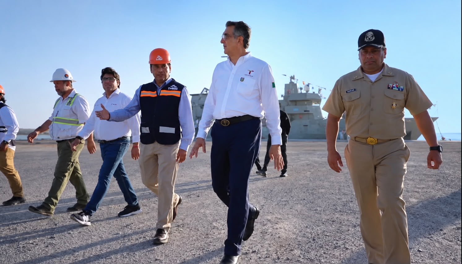 Américo Villarreal y funcionarios recorren el Puerto del Norte en Matamoros