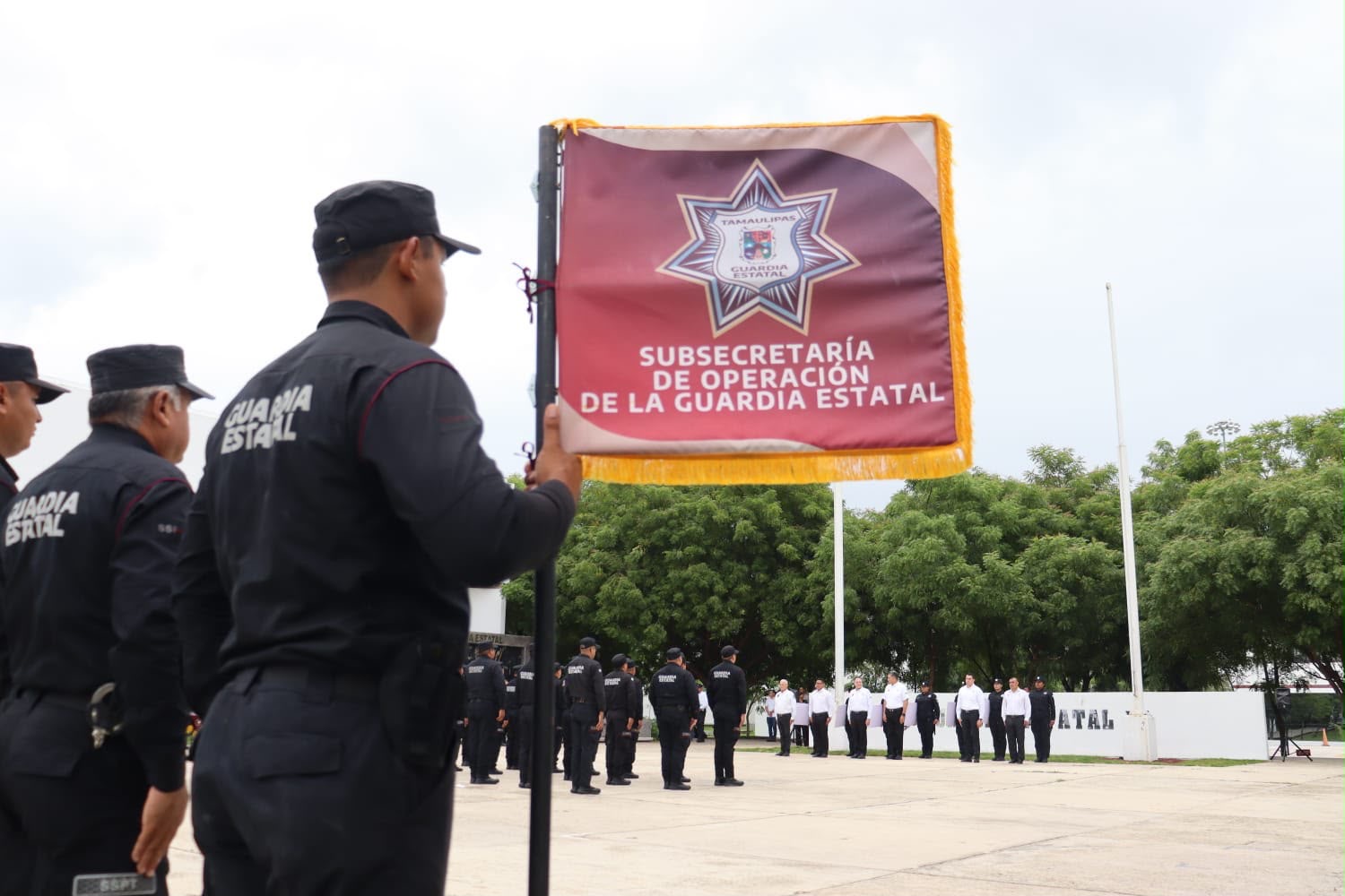 Elementos de la Guardia Estatal durante una ceremonia institucional