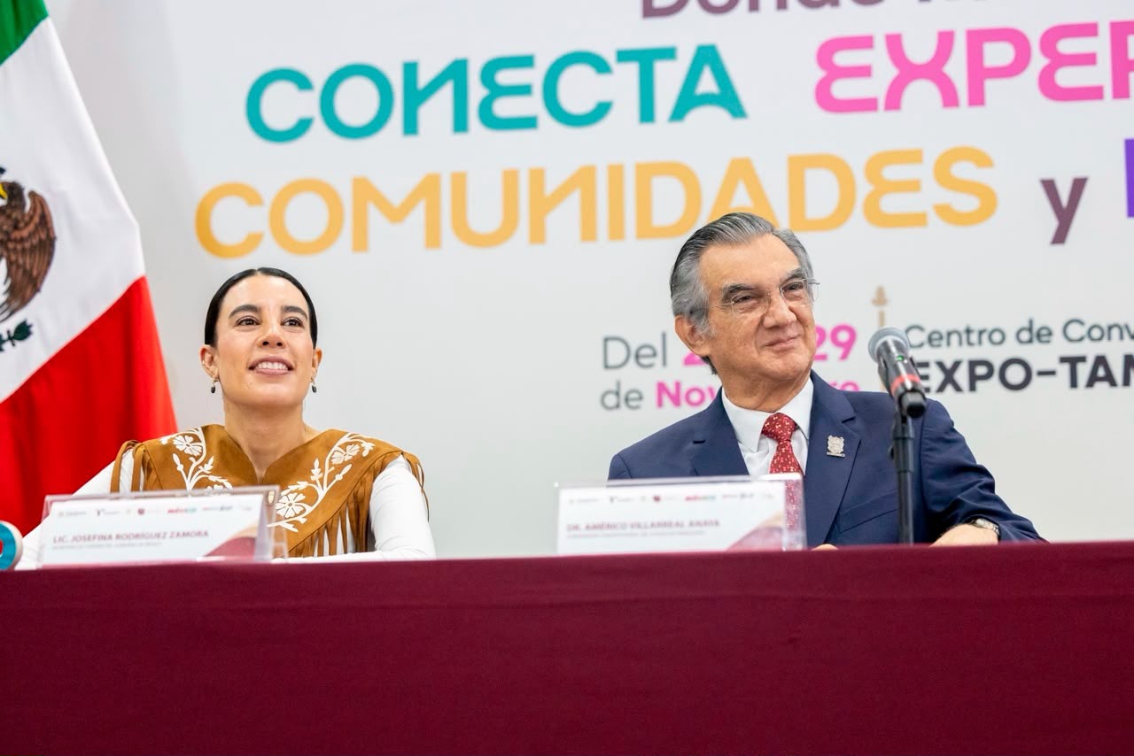 Josefina Rodríguez Zamora y Américo Villarreal durante la presentación del Encuentro Nacional de Pueblos Mágicos