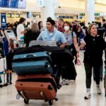Playas mexicanas pierden 1.65 millones de pasajeros Viajeros con equipaje en el Aeropuerto Internacional de Cancún