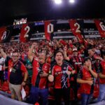 CNA investiga posible monopolio en el fútbol mexicano Aficionados de fútbol en un partido de Atlas en Guadalajara