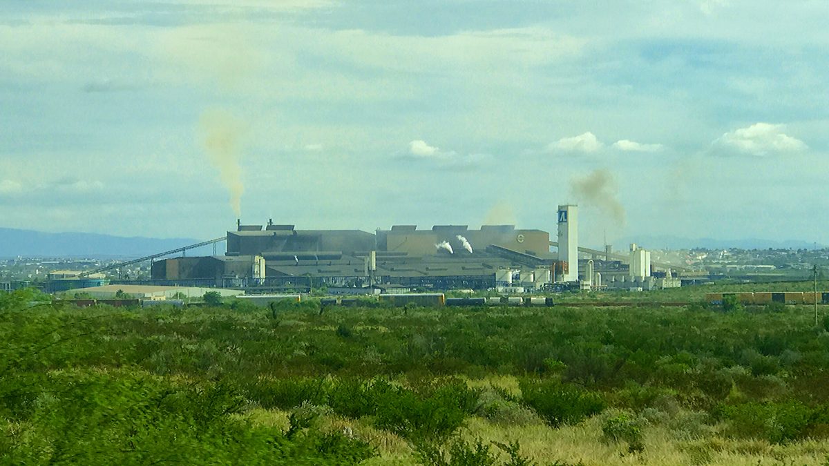Vista horizontal de la planta de Altos Hornos de México en Monclova, Coahuila