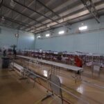 Camas instaladas en un albergue temporal para migrantes en Ciudad Juárez