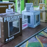 Alianza Morena-PT sigue, pero encuestas quedan pendientes Urnas electorales en una casilla durante las elecciones federales de México