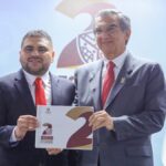 Américo proyecta la electrificación de Villa de Casas Américo Villarreal y el alcalde Jorge Humberto Hinojosa durante el informe municipal de Villa de Casas