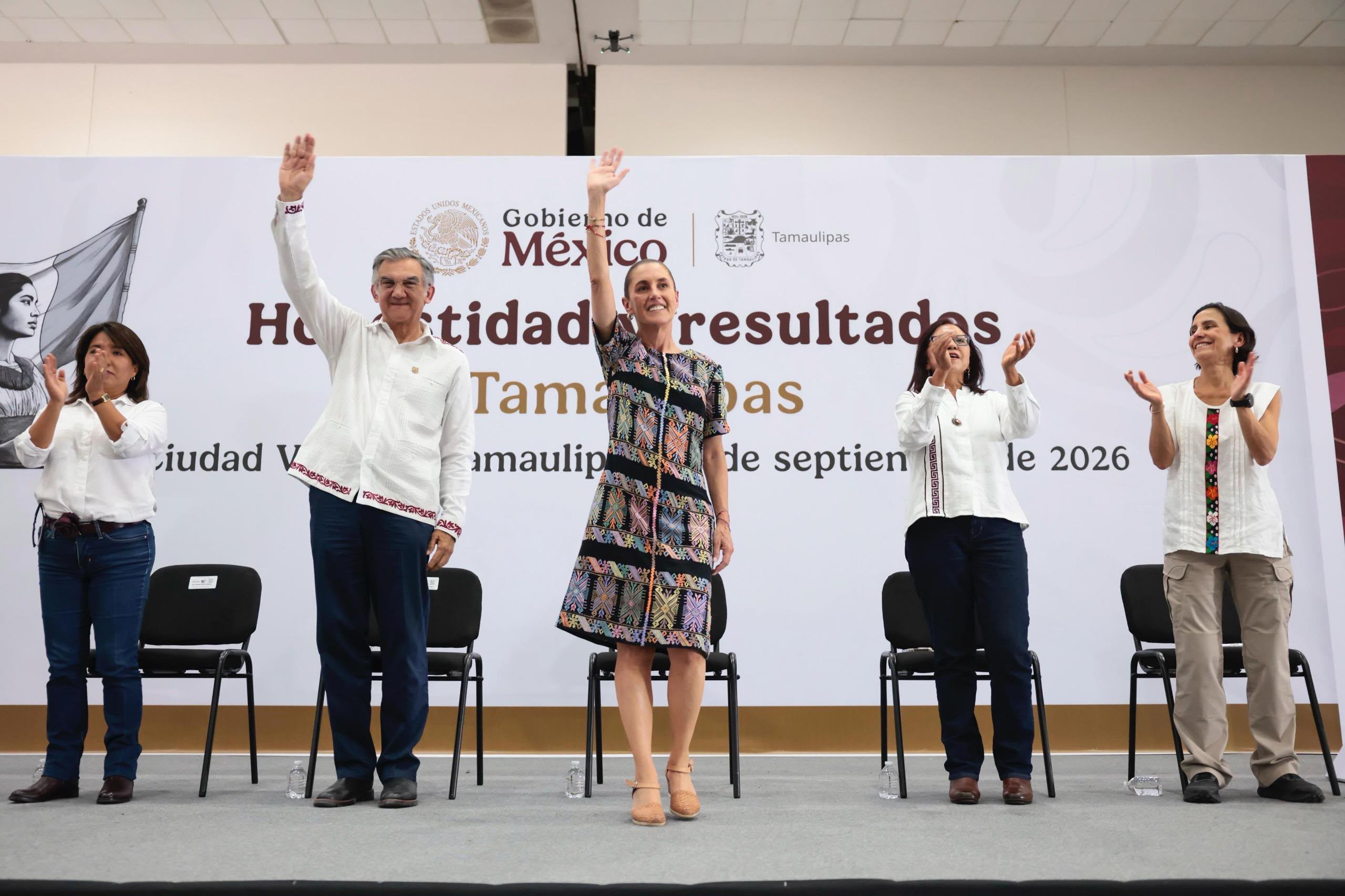Claudia Sheinbaum y Américo Villarreal durante un acto público en Tamaulipas