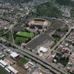 Vista aérea horizontal del Estadio Morelos en Morelia, sede de partidos de la Liga de Expansión MX