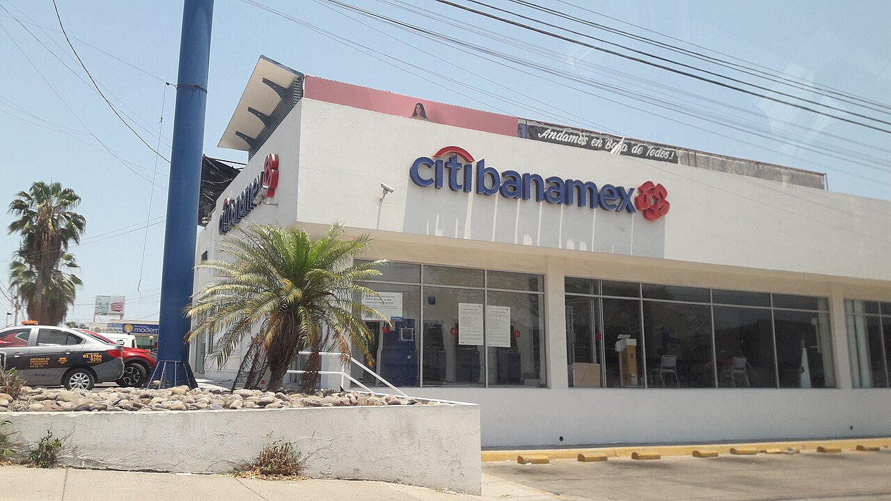 Fachada de una sucursal de Banamex en México