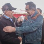 Humanismo mexicano marca cuatro años del gobierno de Américo Villarreal Américo Villarreal saluda a un ciudadano durante una gira por Tamaulipas