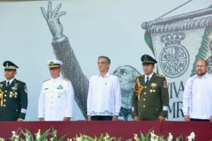 Américo Villarreal preside desfile cívico-militar por la Independencia