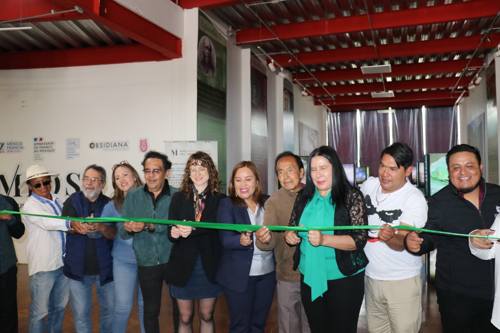 Autoridades cortan el listón inaugural del museo itinerante MIOS en Ocoyoacac, Estado de México