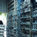 Criptogranja en Puebla abre nueva ruta del crimen Equipos de minería de criptomonedas instalados en una granja clandestina