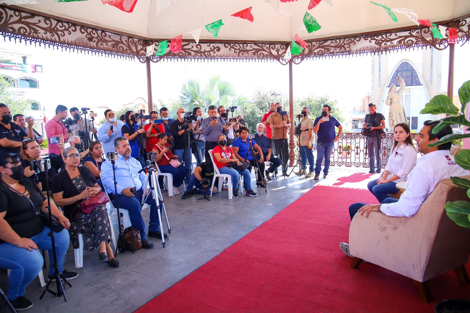 Representantes de medios durante un encuentro con autoridades de Reynosa