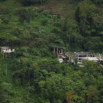 Edificio donde autoridades localizaron una presunta granja clandestina de criptomonedas en Tlaola, Puebla