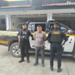 Gregorio Gómez Paiz custodiado por agentes tras ser entregado de México a Guatemala