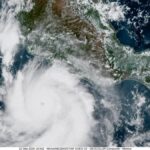 Imagen satelital del huracán Polo categoría 5 frente a Guerrero y Michoacán