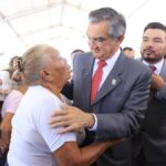 Américo Villarreal conversa con habitantes de González, Tamaulipas