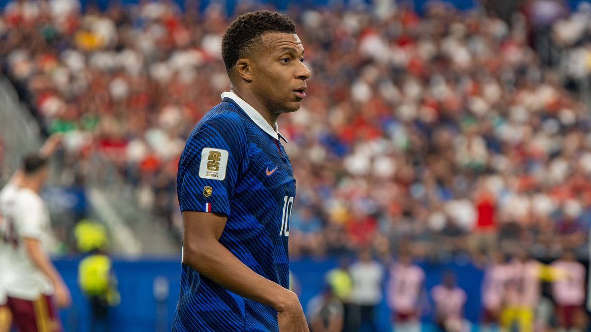 Kylian Mbappé durante un partido con la selección de Francia
