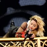 Madonna volverá a los MTV VMAs tras 23 años de ausencia Madonna durante una presentación musical en París