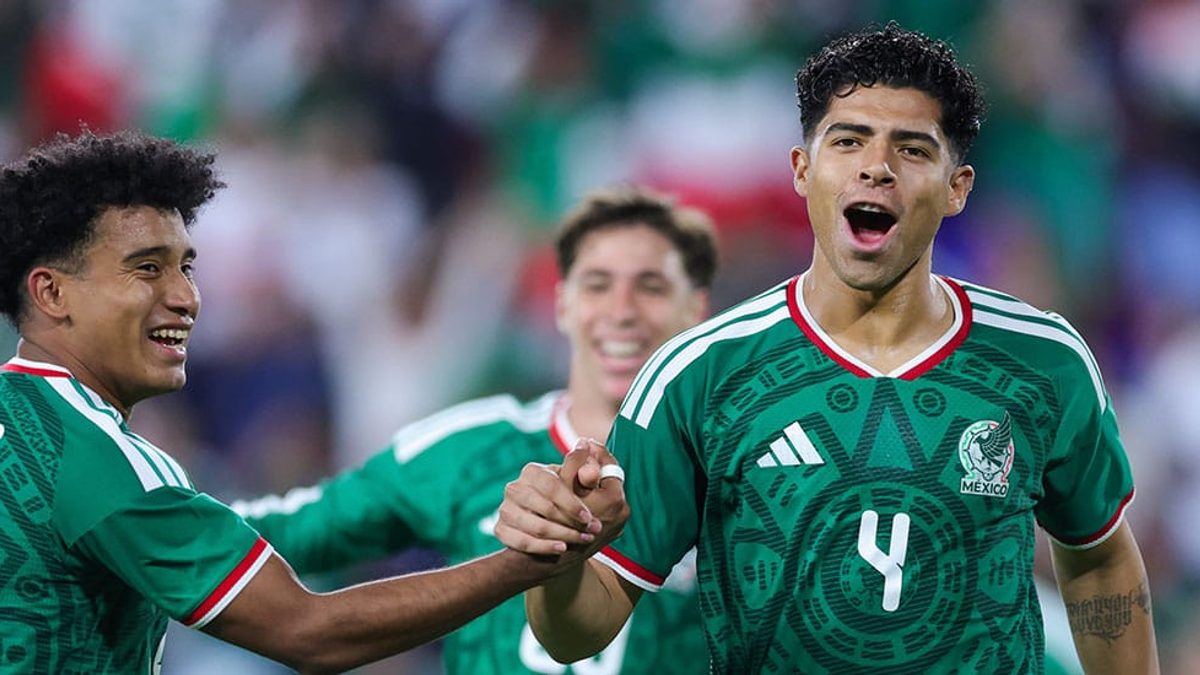 Jugadores de la Selección Mexicana durante el partido amistoso ante Perú en Nueva Jersey